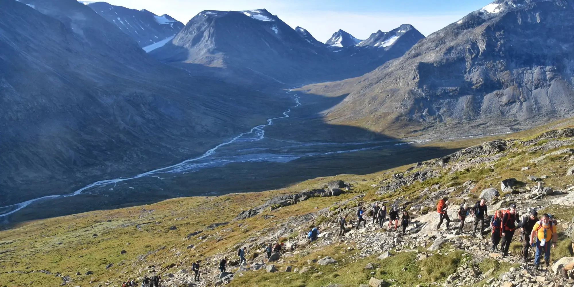 Natur, en dal med berg