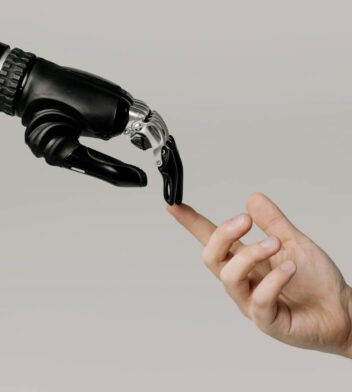Människohand möter robothand