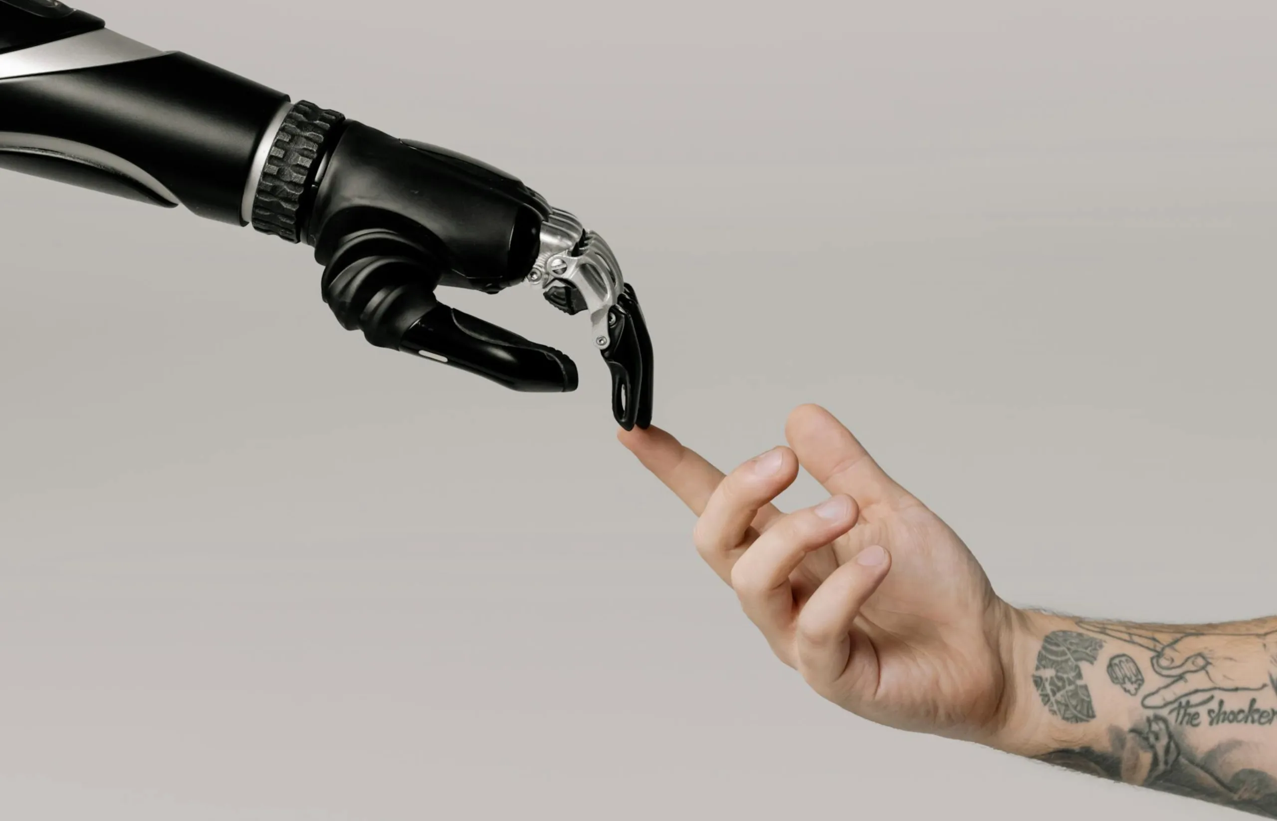 Människohand möter robothand
